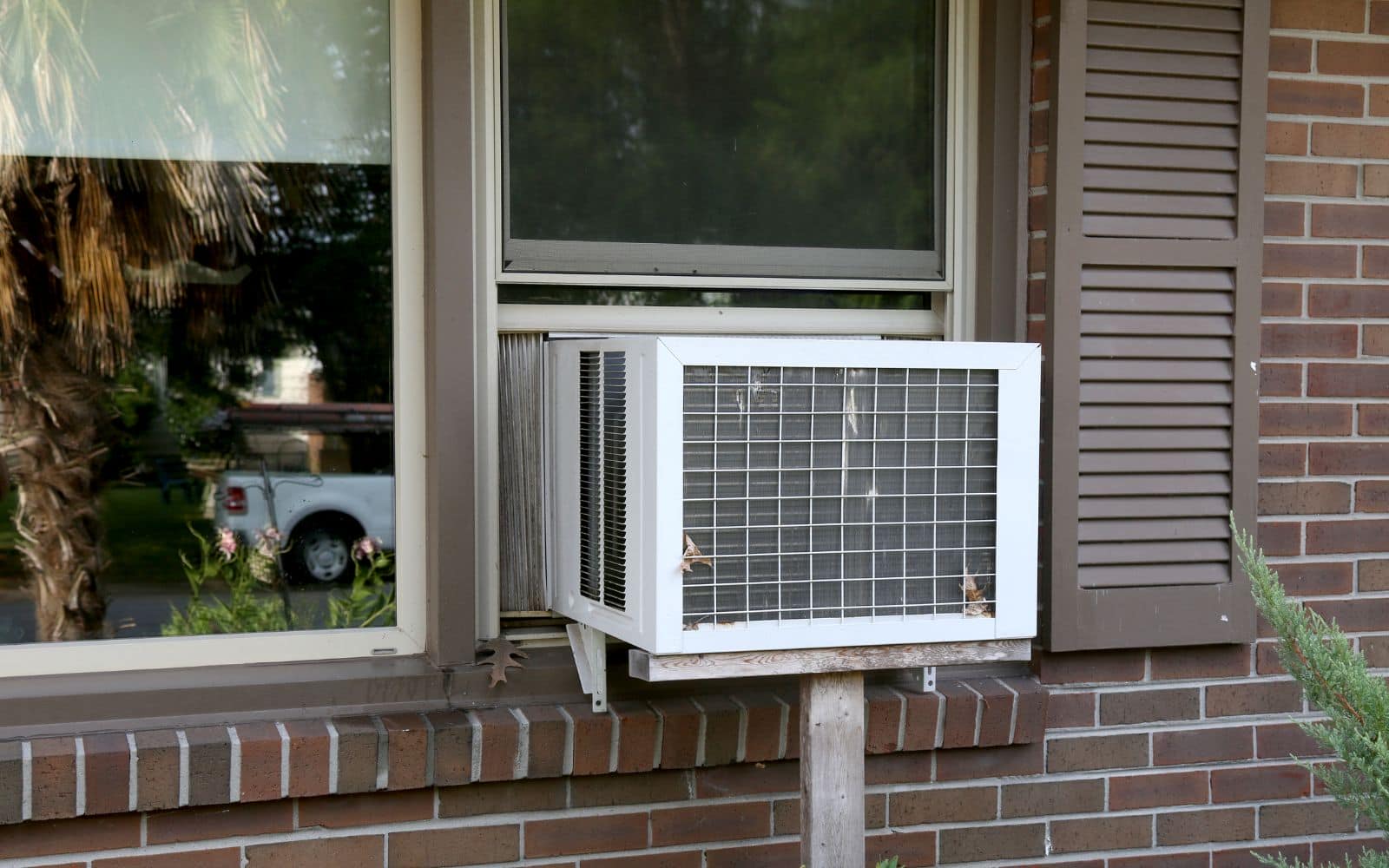 Ultra Quiet Air Conditioner on Window